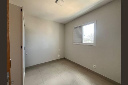 Quarto 1 de apartamento para alugar com 2 quartos, 40m² em Umuarama, Uberlândia