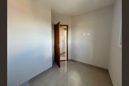 Quarto 2 de apartamento para alugar com 2 quartos, 40m² em Umuarama, Uberlândia