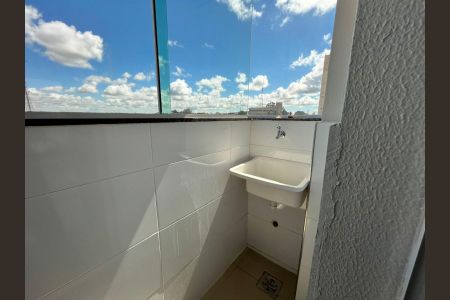 Area de serviço de apartamento para alugar com 2 quartos, 40m² em Umuarama, Uberlândia