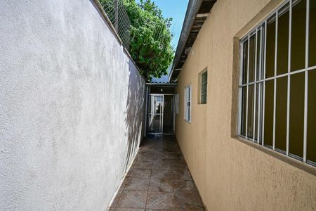 Casa à venda com 120m², 2 quartos e 1 vagaCorredor Externo