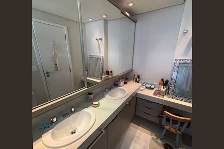 Apartamento à venda com 138m², 3 quartos e 3 vagas Apartamento à venda com 138m², 3 quartos e 3 vagasBanheiro 2