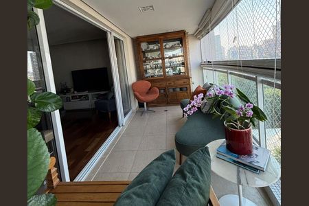 Apartamento à venda com 138m², 3 quartos e 3 vagas Apartamento à venda com 138m², 3 quartos e 3 vagasVaranda