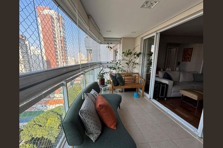 Apartamento à venda com 138m², 3 quartos e 3 vagas Apartamento à venda com 138m², 3 quartos e 3 vagasVaranda