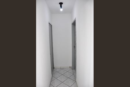 Detalhe - Corredor Quarto de casa para alugar com 1 quarto, 80m² em Vila Mangalot, São Paulo