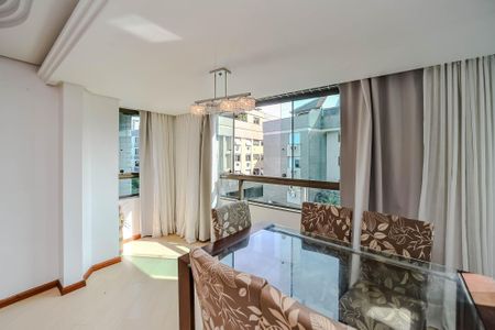 Apartamento para alugar com 230m², 3 quartos e 2 vagasSala