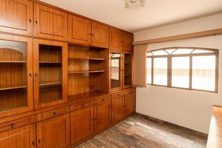 Casa à venda com 306m², 3 quartos e 8 vagas Casa à venda com 306m², 3 quartos e 8 vagasEscritório