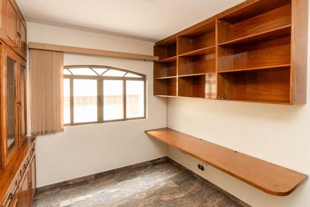 Casa à venda com 306m², 3 quartos e 8 vagas Casa à venda com 306m², 3 quartos e 8 vagasEscritório