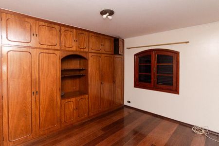 Casa à venda com 306m², 3 quartos e 8 vagas Casa à venda com 306m², 3 quartos e 8 vagasQuarto 2