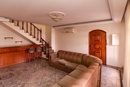 Casa à venda com 306m², 3 quartos e 8 vagas Casa à venda com 306m², 3 quartos e 8 vagasSala