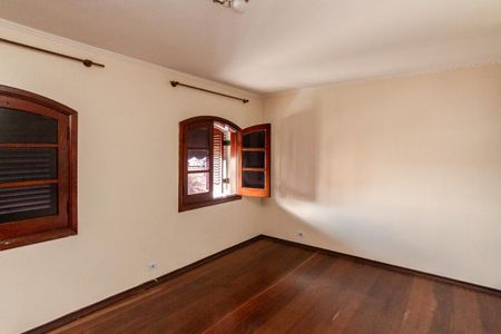Casa à venda com 306m², 3 quartos e 8 vagas Casa à venda com 306m², 3 quartos e 8 vagasSuíte