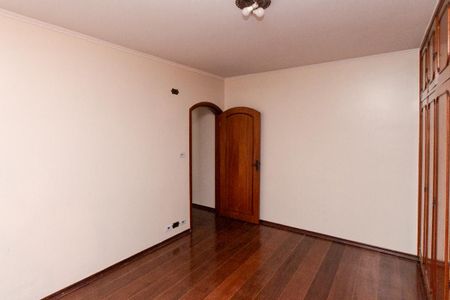 Casa à venda com 306m², 3 quartos e 8 vagas Casa à venda com 306m², 3 quartos e 8 vagasQuarto 2