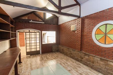 Casa à venda com 306m², 3 quartos e 8 vagas Casa à venda com 306m², 3 quartos e 8 vagasSalão
