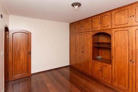 Casa à venda com 306m², 3 quartos e 8 vagas Casa à venda com 306m², 3 quartos e 8 vagasQuarto 2