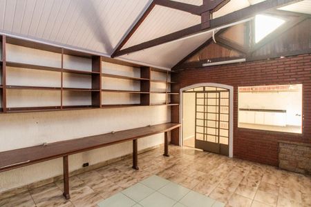 Casa à venda com 306m², 3 quartos e 8 vagas Casa à venda com 306m², 3 quartos e 8 vagasSalão
