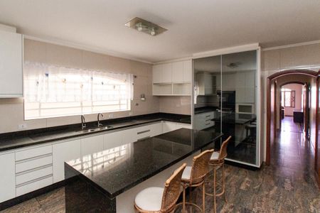 Casa à venda com 306m², 3 quartos e 8 vagas Casa à venda com 306m², 3 quartos e 8 vagasCozinha