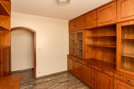 Casa à venda com 306m², 3 quartos e 8 vagas Casa à venda com 306m², 3 quartos e 8 vagasEscritório