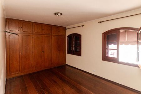 Casa à venda com 306m², 3 quartos e 8 vagas Casa à venda com 306m², 3 quartos e 8 vagasSuíte