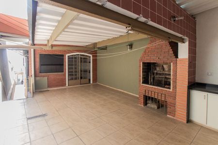 Casa à venda com 306m², 3 quartos e 8 vagas Casa à venda com 306m², 3 quartos e 8 vagasTerraço