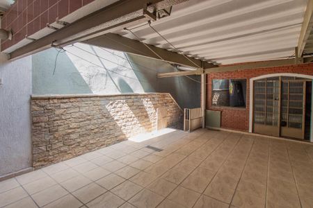 Casa à venda com 306m², 3 quartos e 8 vagas Casa à venda com 306m², 3 quartos e 8 vagasTerraço