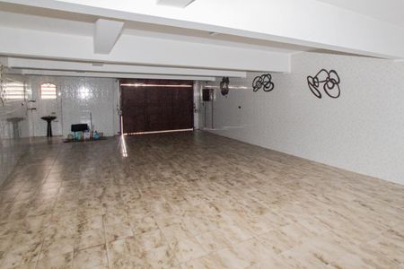 Casa à venda com 306m², 3 quartos e 8 vagas Casa à venda com 306m², 3 quartos e 8 vagasGaragem