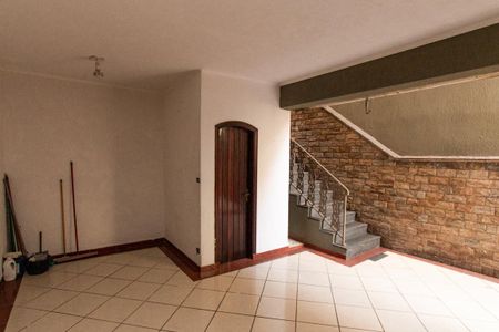 Casa à venda com 306m², 3 quartos e 8 vagas Casa à venda com 306m², 3 quartos e 8 vagasÁrea de Serviço