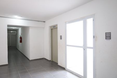 Apartamento à venda com 44m², 2 quartos e sem vagaÁrea comum - Saguão do prédio