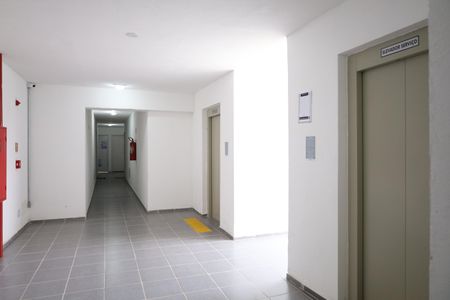Apartamento à venda com 44m², 2 quartos e sem vagaÁrea comum - Saguão do andar