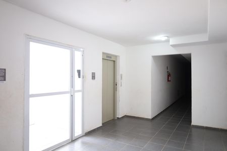 Apartamento à venda com 44m², 2 quartos e sem vagaÁrea comum - Saguão do prédio