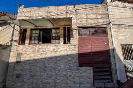 Casa para alugar com 70m², 2 quartos e sem vaga Casa para alugar com 70m², 2 quartos e sem vagaFachada