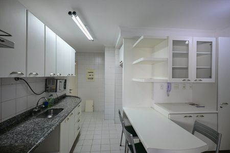 Apartamento à venda com 160m², 2 quartos e 2 vagasCozinha