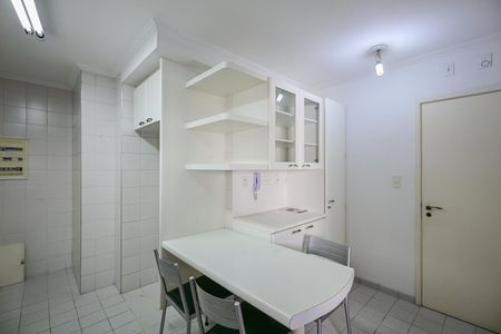 Apartamento à venda com 160m², 2 quartos e 2 vagasCozinha
