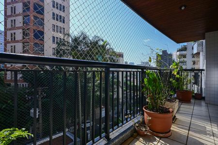 Apartamento à venda com 160m², 2 quartos e 2 vagasVaranda