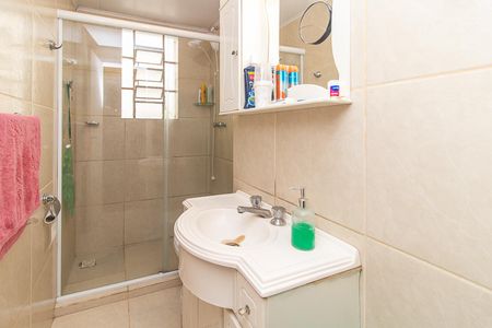 Banheiro de apartamento para alugar com 1 quarto, 48m² em Azenha, Porto Alegre