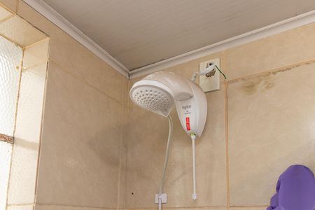 Banheiro de apartamento para alugar com 1 quarto, 48m² em Azenha, Porto Alegre