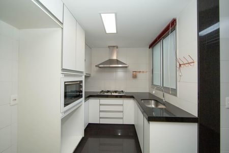 Apartamento à venda com 86m², 3 quartos e 2 vagasCOZINHA