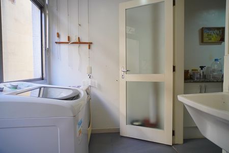 Apartamento para alugar com 130m², 3 quartos e sem vagaÁrea de Serviço