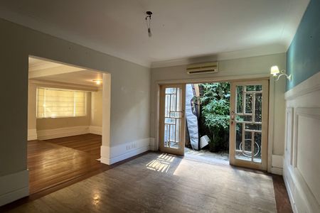 Sala 2 de casa para alugar com 3 quartos, 300m² em Gonzaga, Santos