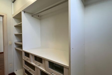 Casa para alugar com 300m², 3 quartos e 2 vagasCloset da Suíte 1