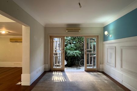 Sala 2 de casa para alugar com 3 quartos, 300m² em Gonzaga, Santos