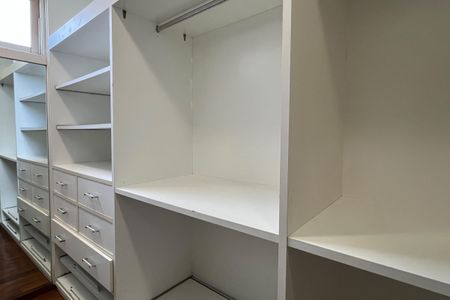 Casa para alugar com 300m², 3 quartos e 2 vagasCloset da Suíte 1