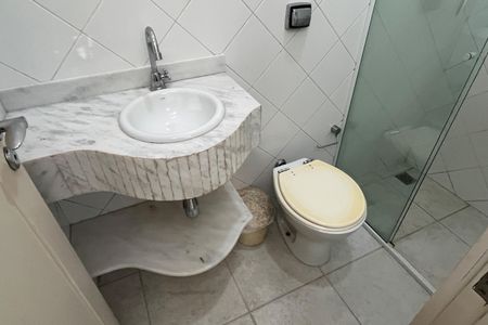 Casa para alugar com 300m², 3 quartos e 2 vagasBanheiro de serviço