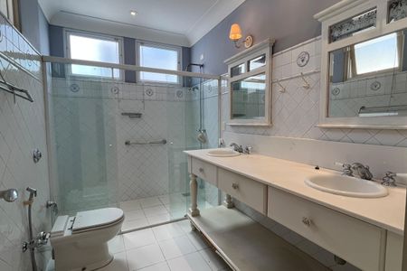 Casa para alugar com 300m², 3 quartos e 2 vagasBanheiro da Suíte 1