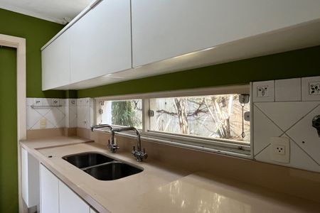 Casa para alugar com 300m², 3 quartos e 2 vagasCozinha