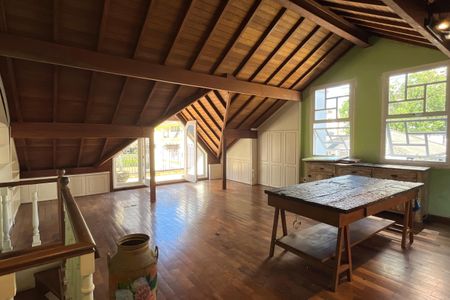 Casa para alugar com 300m², 3 quartos e 2 vagasSotão