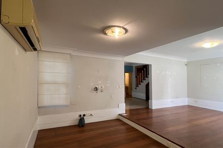 Sala 1 de casa para alugar com 3 quartos, 300m² em Gonzaga, Santos