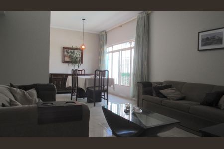 Casa à venda com 230m², 5 quartos e 3 vagasSala