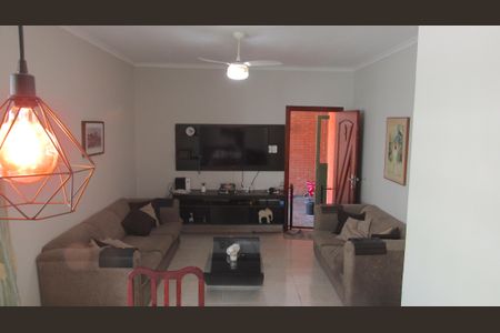 Casa à venda com 230m², 5 quartos e 3 vagasSala