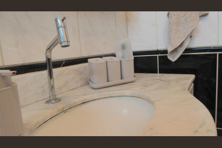 Casa à venda com 230m², 5 quartos e 3 vagasBanheiro social 2