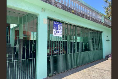 Casa à venda com 230m², 5 quartos e 3 vagasFachada