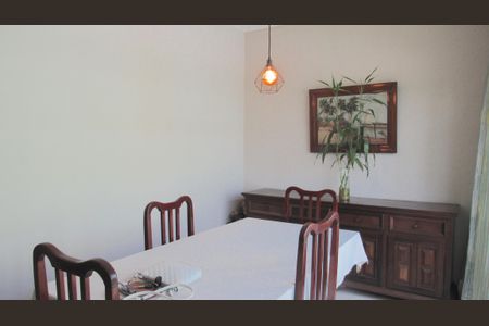 Casa à venda com 230m², 5 quartos e 3 vagasSala